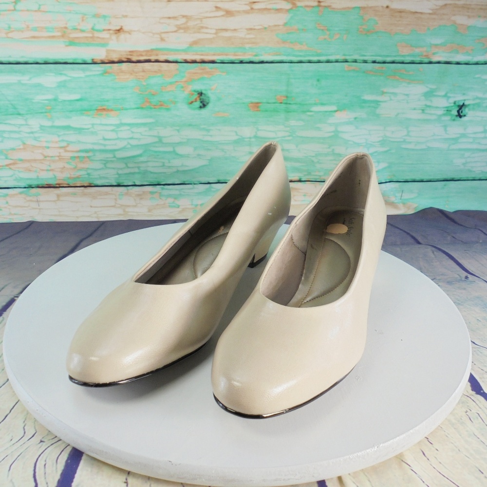 Soft Style By Hush Puppies Kitten Heels Size 10.5